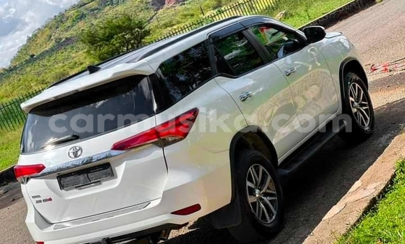 Acheter Neuf Voiture Toyota Fortuner Blanc à Borrowdale, Harare Acheter Neuf Voiture Toyota Fortuner Blanc à Borrowdale, Harare