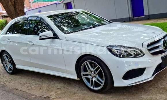Acheter Neuf Voiture Mercedes-Benz E-Classe Blanc à Borrowdale, Harare Acheter Neuf Voiture Mercedes-Benz E-Classe Blanc à Borrowdale, Harare