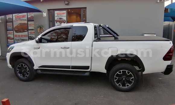 Buy Used Toyota Hilux White Car in Beitbridge in Matabeleland South