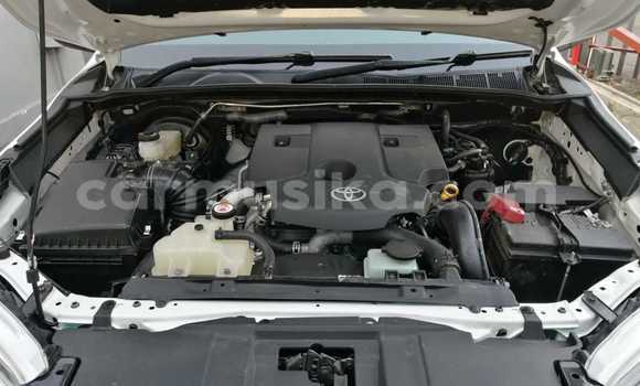 Acheter Occasion Voiture Toyota Hilux Blanc à Beitbridge, Matabeleland South Acheter Occasion Voiture Toyota Hilux Blanc à Beitbridge, Matabeleland South