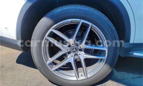 Acheter Occasion Voiture Mercedes-Benz C250 coupe Blanc à Beitbridge, Matabeleland South Acheter Occasion Voiture Mercedes-Benz C250 coupe Blanc à Beitbridge, Matabeleland South