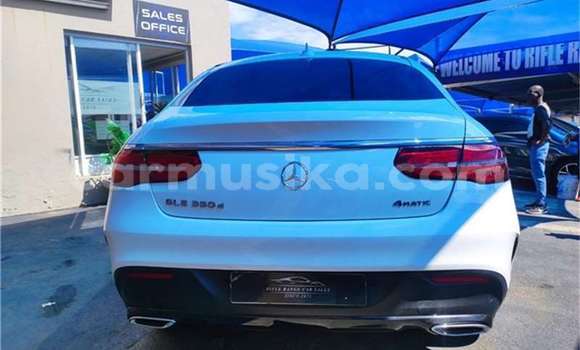 Acheter Occasion Voiture Mercedes-Benz C250 coupe Blanc à Beitbridge, Matabeleland South Acheter Occasion Voiture Mercedes-Benz C250 coupe Blanc à Beitbridge, Matabeleland South