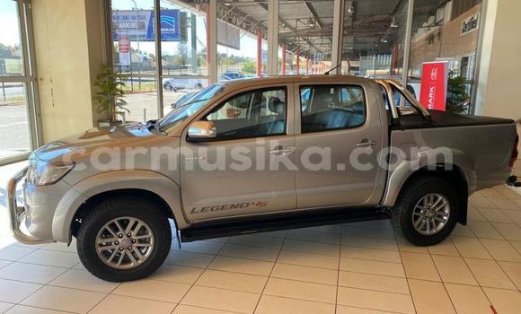 Nunua Ilio tumika Toyota Hilux Fedha Gari ndani ya Beitbridge nchini Matabeleland Kusini Nunua Ilio tumika Toyota Hilux Fedha Gari ndani ya Beitbridge nchini Matabeleland Kusini