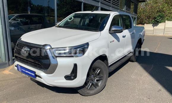 Tenga Tsaru Toyota Hilux Chena Mota in Beitbridge in Matabeleland South