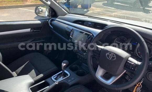 Acheter Occasion Voiture Toyota Hilux Blanc à Beitbridge, Matabeleland South Acheter Occasion Voiture Toyota Hilux Blanc à Beitbridge, Matabeleland South