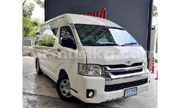 Buy Used Toyota Hiace White Car in Beitbridge in Matabeleland South