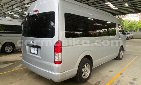 Tenga Tsaru Toyota Hiace Sirivha Mota in Beitbridge in Matabeleland South Tenga Tsaru Toyota Hiace Sirivha Mota in Beitbridge in Matabeleland South