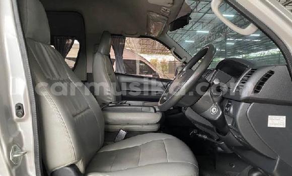 Tenga Tsaru Toyota Hiace Sirivha Mota in Beitbridge in Matabeleland South Tenga Tsaru Toyota Hiace Sirivha Mota in Beitbridge in Matabeleland South