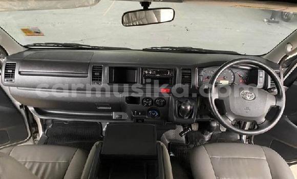 Tenga Tsaru Toyota Hiace Sirivha Mota in Beitbridge in Matabeleland South Tenga Tsaru Toyota Hiace Sirivha Mota in Beitbridge in Matabeleland South