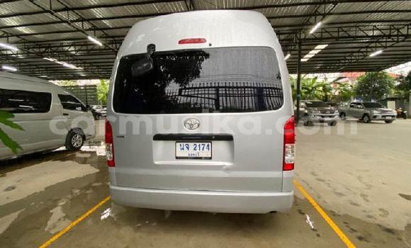 Tenga Tsaru Toyota Hiace Sirivha Mota in Beitbridge in Matabeleland South Tenga Tsaru Toyota Hiace Sirivha Mota in Beitbridge in Matabeleland South