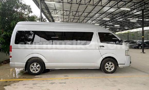 Tenga Tsaru Toyota Hiace Sirivha Mota in Beitbridge in Matabeleland South Tenga Tsaru Toyota Hiace Sirivha Mota in Beitbridge in Matabeleland South