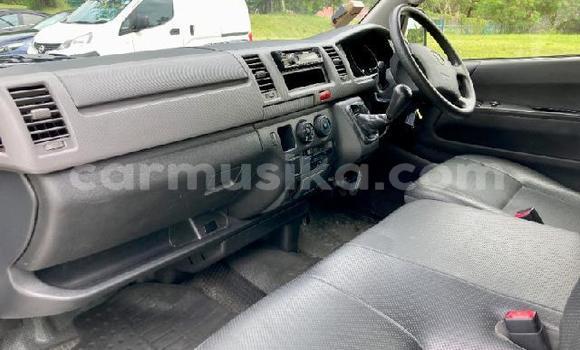 Tenga Tsaru Toyota Hiace Bhuruu Mota in Beitbridge in Matabeleland South Tenga Tsaru Toyota Hiace Bhuruu Mota in Beitbridge in Matabeleland South