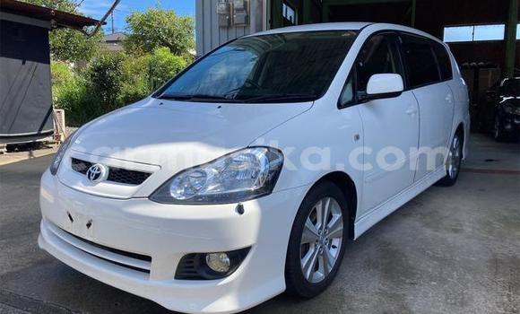 Nunua Ilio tumika Toyota Ipsum Nyeupe Gari ndani ya Beitbridge nchini Matabeleland Kusini