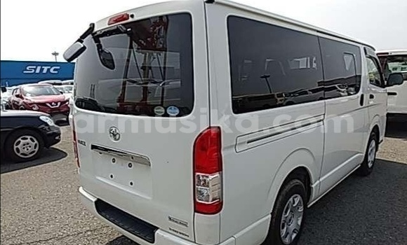 Tenga Tsaru Toyota Hiace Chena Mota in Beitbridge in Matabeleland South Tenga Tsaru Toyota Hiace Chena Mota in Beitbridge in Matabeleland South