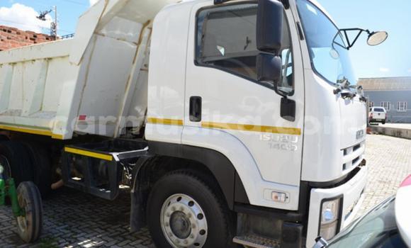 Buy Used Isuzu Trooper White Car in Harare in Harare Buy Used Isuzu Trooper White Car in Harare in Harare