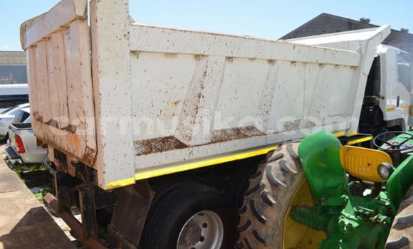 Buy Used Isuzu Trooper White Car in Harare in Harare Buy Used Isuzu Trooper White Car in Harare in Harare