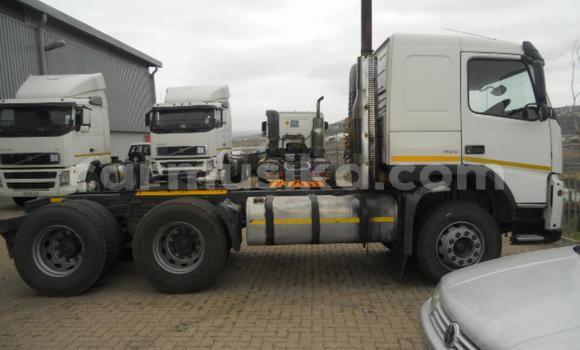Buy Used Volvo F4 White Truck in Harare in Harare Buy Used Volvo F4 White Truck in Harare in Harare