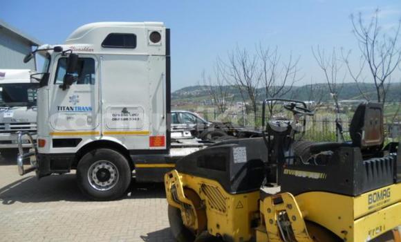 Acheter Occasion Utilitaire International 7600i Blanc à Harare, Harare Acheter Occasion Utilitaire International 7600i Blanc à Harare, Harare