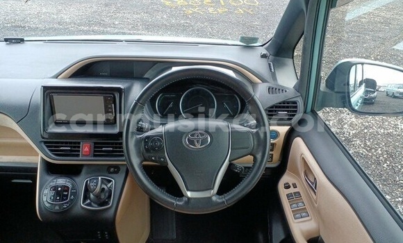 Tenga Tsaru Toyota Noah Bhuruu Mota in Beitbridge in Matabeleland South Tenga Tsaru Toyota Noah Bhuruu Mota in Beitbridge in Matabeleland South