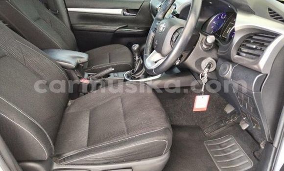 Acheter Occasion Voiture Toyota Hilux Blanc à Beitbridge, Matabeleland South Acheter Occasion Voiture Toyota Hilux Blanc à Beitbridge, Matabeleland South