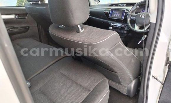 Acheter Occasion Voiture Toyota Hilux Blanc à Beitbridge, Matabeleland South Acheter Occasion Voiture Toyota Hilux Blanc à Beitbridge, Matabeleland South