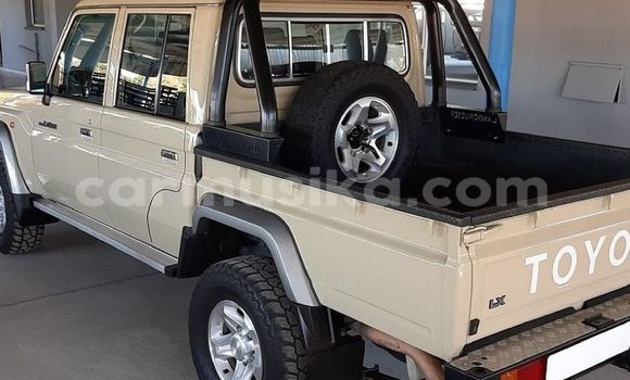 Buy Used Toyota Land Cruiser Beige Car in Beitbridge in Matabeleland South Buy Used Toyota Land Cruiser Beige Car in Beitbridge in Matabeleland South