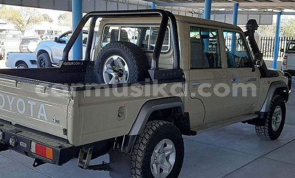 Buy Used Toyota Land Cruiser Beige Car in Beitbridge in Matabeleland South Buy Used Toyota Land Cruiser Beige Car in Beitbridge in Matabeleland South