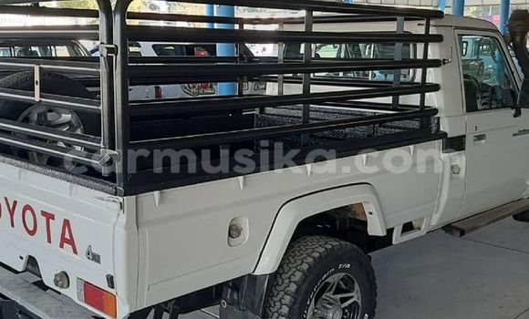 Tenga Tsaru Toyota Land Cruiser Beige Mota in Belvedere in Harare Tenga Tsaru Toyota Land Cruiser Beige Mota in Belvedere in Harare