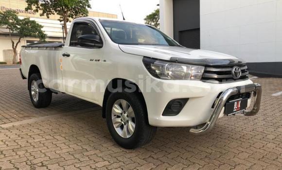 Nunua Ilio tumika Toyota Hilux Nyeupe Gari ndani ya Beitbridge nchini Matabeleland Kusini
