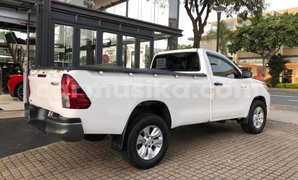 Nunua Ilio tumika Toyota Hilux Nyeupe Gari ndani ya Beitbridge nchini Matabeleland Kusini Nunua Ilio tumika Toyota Hilux Nyeupe Gari ndani ya Beitbridge nchini Matabeleland Kusini