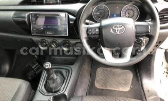Nunua Ilio tumika Toyota Hilux Nyeupe Gari ndani ya Beitbridge nchini Matabeleland Kusini Nunua Ilio tumika Toyota Hilux Nyeupe Gari ndani ya Beitbridge nchini Matabeleland Kusini