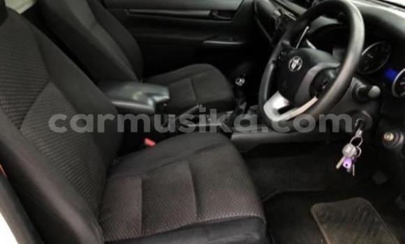 Nunua Ilio tumika Toyota Hilux Nyeupe Gari ndani ya Beitbridge nchini Matabeleland Kusini Nunua Ilio tumika Toyota Hilux Nyeupe Gari ndani ya Beitbridge nchini Matabeleland Kusini