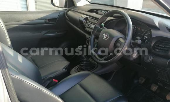 Tenga Tsaru Toyota Hilux Sirivha Mota in Beitbridge in Matabeleland South Tenga Tsaru Toyota Hilux Sirivha Mota in Beitbridge in Matabeleland South