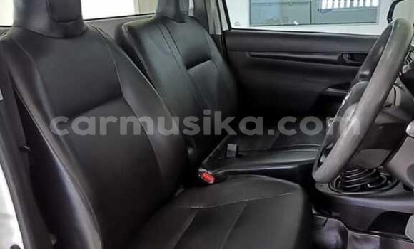 Nunua Ilio tumika Toyota Hilux Nyeupe Gari ndani ya Beitbridge nchini Matabeleland Kusini Nunua Ilio tumika Toyota Hilux Nyeupe Gari ndani ya Beitbridge nchini Matabeleland Kusini