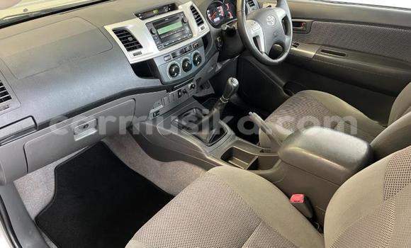 Tenga Tsaru Toyota Hilux Sirivha Mota in Beitbridge in Matabeleland South Tenga Tsaru Toyota Hilux Sirivha Mota in Beitbridge in Matabeleland South