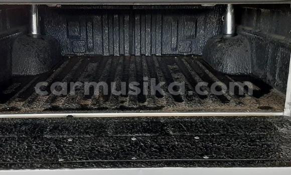 Nunua Ilio tumika Toyota Hilux Fedha Gari ndani ya Beitbridge nchini Matabeleland Kusini Nunua Ilio tumika Toyota Hilux Fedha Gari ndani ya Beitbridge nchini Matabeleland Kusini