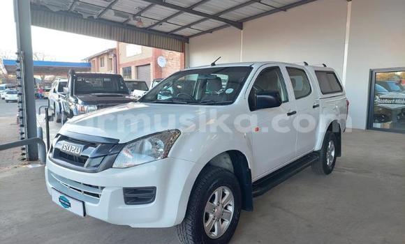 Tenga Tsaru Isuzu KB Chena Mota in Beitbridge in Matabeleland South Tenga Tsaru Isuzu KB Chena Mota in Beitbridge in Matabeleland South