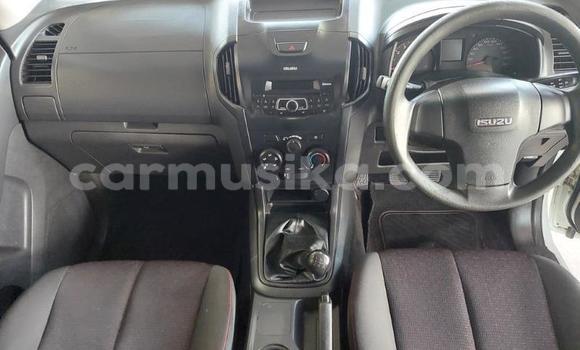 Tenga Tsaru Isuzu KB Chena Mota in Beitbridge in Matabeleland South Tenga Tsaru Isuzu KB Chena Mota in Beitbridge in Matabeleland South