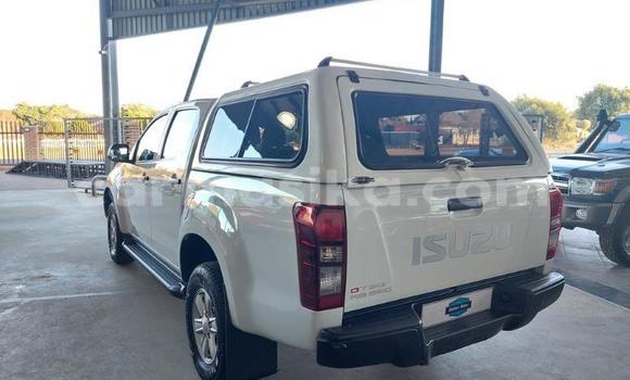 Tenga Tsaru Isuzu KB Chena Mota in Beitbridge in Matabeleland South Tenga Tsaru Isuzu KB Chena Mota in Beitbridge in Matabeleland South