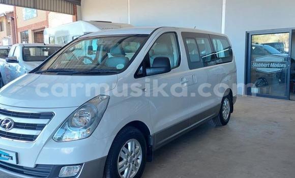 Acheter Occasion Voiture Hyundai H1 Blanc à Beitbridge, Matabeleland South Acheter Occasion Voiture Hyundai H1 Blanc à Beitbridge, Matabeleland South