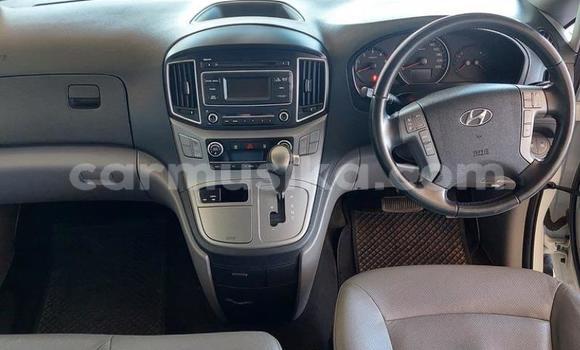 Acheter Occasion Voiture Hyundai H1 Blanc à Beitbridge, Matabeleland South Acheter Occasion Voiture Hyundai H1 Blanc à Beitbridge, Matabeleland South