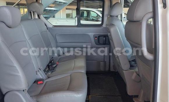 Acheter Occasion Voiture Hyundai H1 Blanc à Beitbridge, Matabeleland South Acheter Occasion Voiture Hyundai H1 Blanc à Beitbridge, Matabeleland South