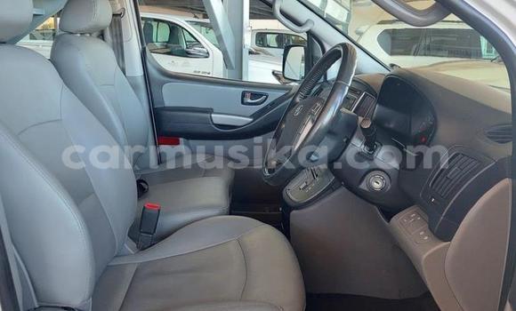 Acheter Occasion Voiture Hyundai H1 Blanc à Beitbridge, Matabeleland South Acheter Occasion Voiture Hyundai H1 Blanc à Beitbridge, Matabeleland South