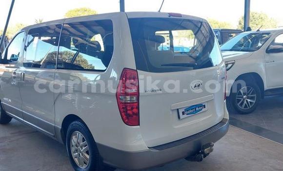 Acheter Occasion Voiture Hyundai H1 Blanc à Beitbridge, Matabeleland South Acheter Occasion Voiture Hyundai H1 Blanc à Beitbridge, Matabeleland South