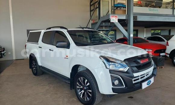 Buy Used Isuzu D–MAX White Car in Beitbridge in Matabeleland South