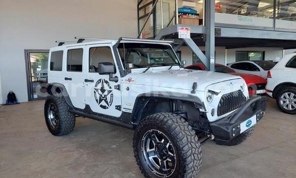 Nunua Ilio tumika Jeep Cherokee Fedha Gari ndani ya Beitbridge nchini Matabeleland Kusini