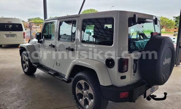 Acheter Occasion Voiture Jeep Cherokee Blanc à Beitbridge, Matabeleland South Acheter Occasion Voiture Jeep Cherokee Blanc à Beitbridge, Matabeleland South