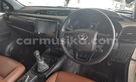 Acheter Occasion Voiture Toyota Hilux Blanc à Beitbridge, Matabeleland South Acheter Occasion Voiture Toyota Hilux Blanc à Beitbridge, Matabeleland South