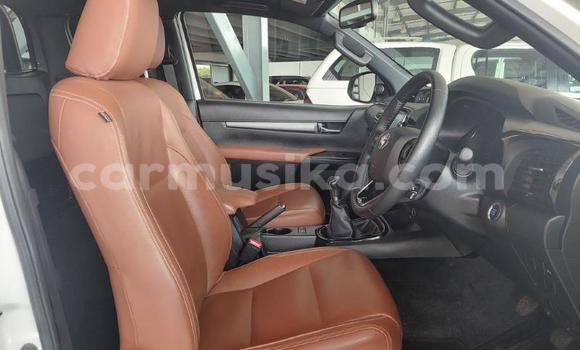 Acheter Occasion Voiture Toyota Hilux Blanc à Beitbridge, Matabeleland South Acheter Occasion Voiture Toyota Hilux Blanc à Beitbridge, Matabeleland South