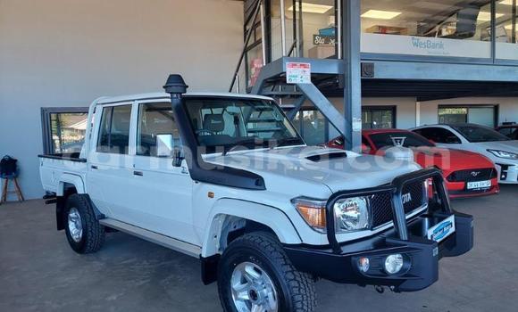 Nunua Ilio tumika Toyota Land Cruiser Nyeupe Gari ndani ya Beitbridge nchini Matabeleland Kusini Nunua Ilio tumika Toyota Land Cruiser Nyeupe Gari ndani ya Beitbridge nchini Matabeleland Kusini